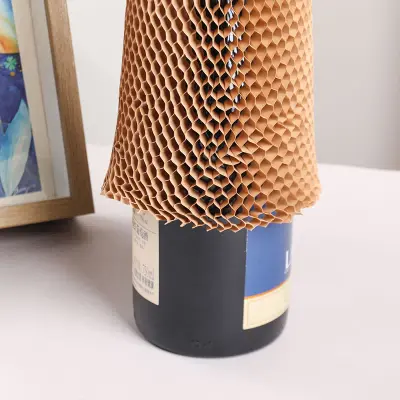 Reka Bentuk Pembungkusan Botol Baru: Lengan Botol Kertas Honeycomb